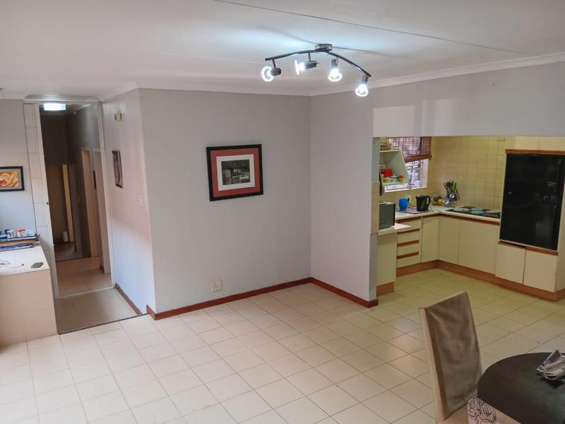 5 Bedroom Property for Sale in Rooihuiskraal Gauteng