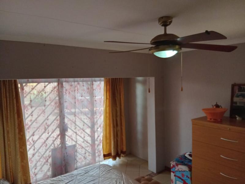 5 Bedroom Property for Sale in Rooihuiskraal Gauteng