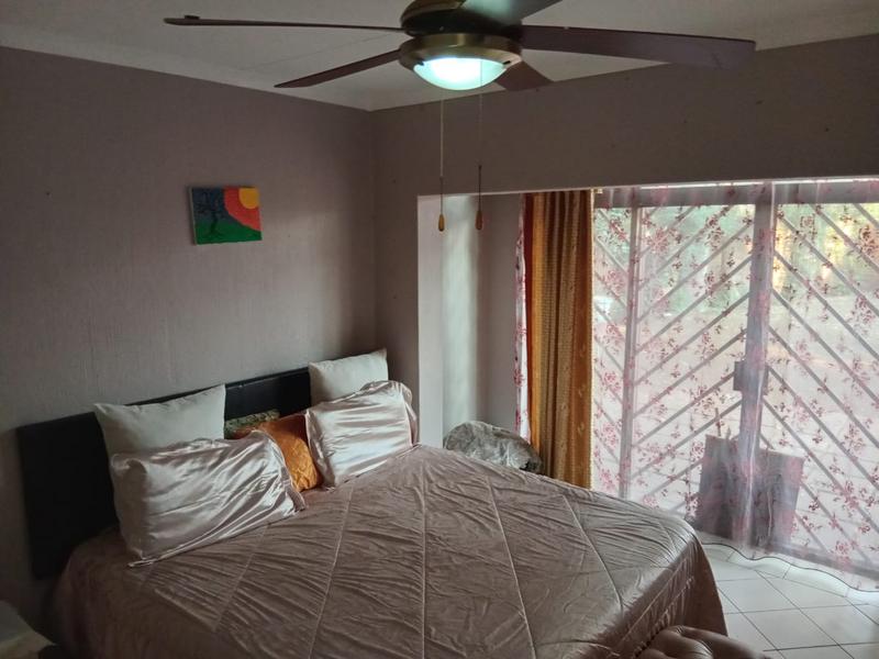 5 Bedroom Property for Sale in Rooihuiskraal Gauteng