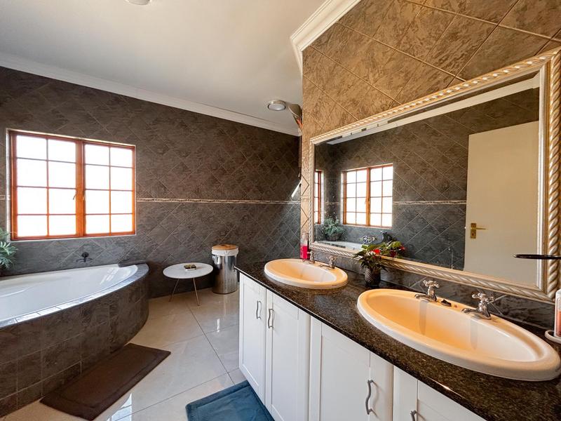To Let 4 Bedroom Property for Rent in Kyalami Hills Gauteng