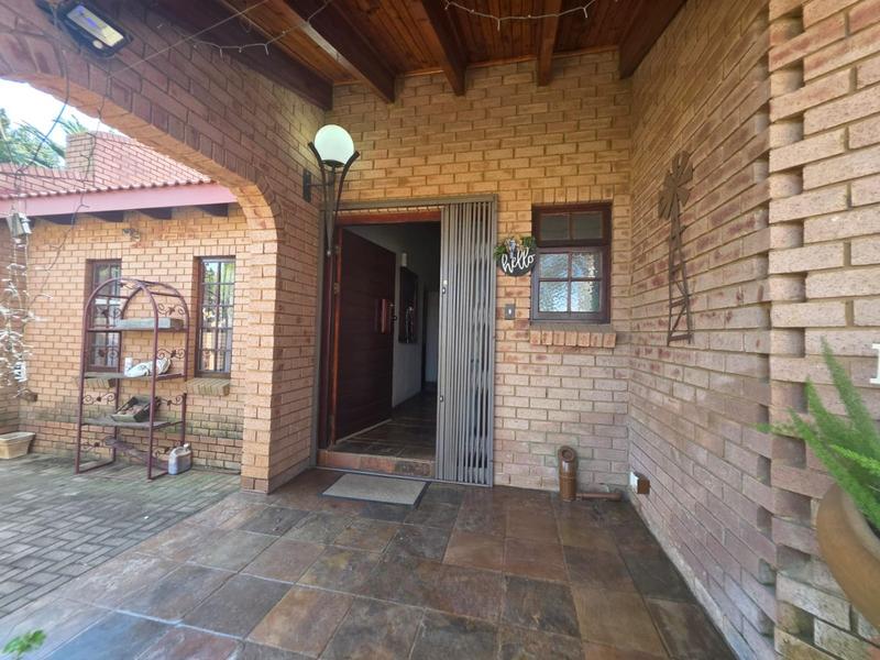 5 Bedroom Property for Sale in Greenhills Gauteng