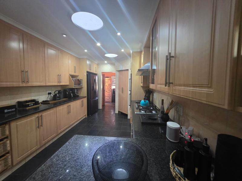 5 Bedroom Property for Sale in Greenhills Gauteng
