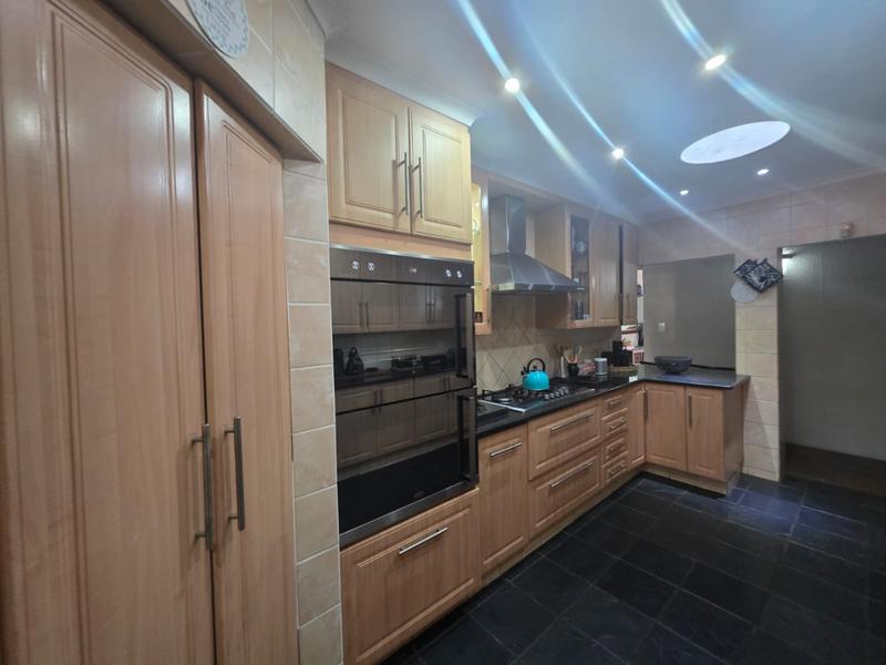 5 Bedroom Property for Sale in Greenhills Gauteng