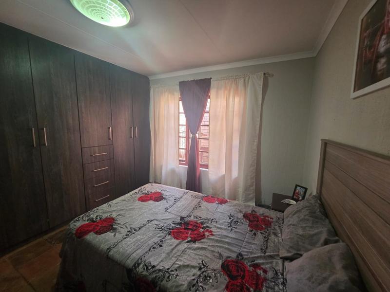 5 Bedroom Property for Sale in Greenhills Gauteng