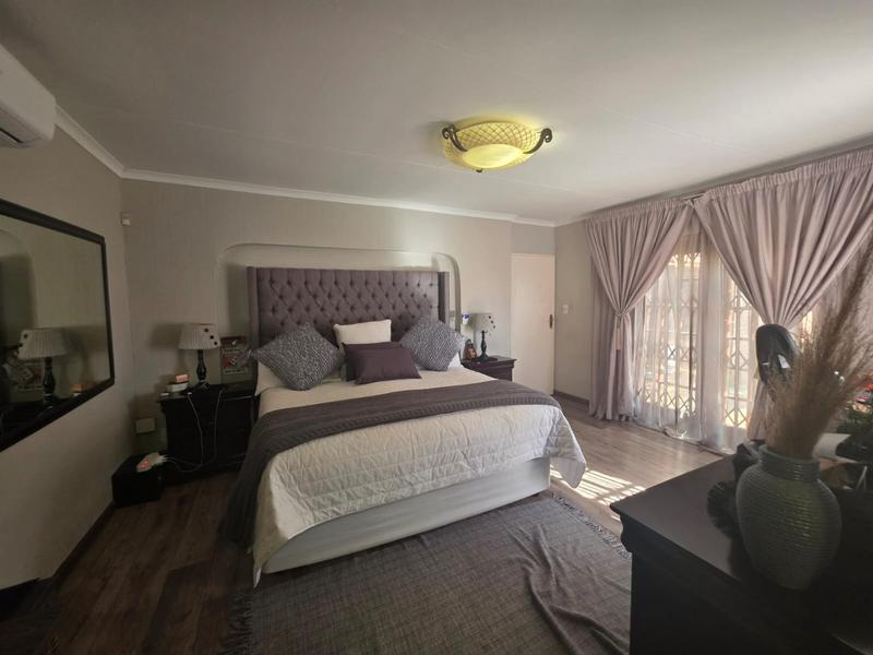 5 Bedroom Property for Sale in Greenhills Gauteng