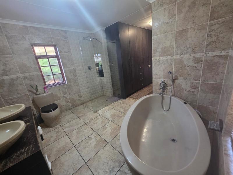 5 Bedroom Property for Sale in Greenhills Gauteng