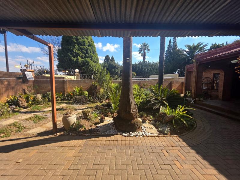 5 Bedroom Property for Sale in Greenhills Gauteng