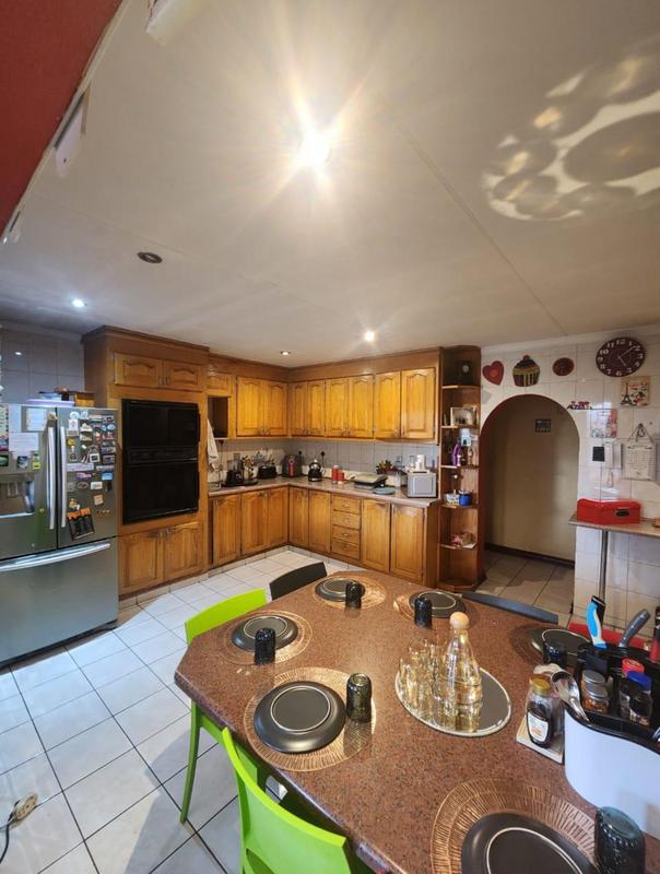 5 Bedroom Property for Sale in Erasmia Gauteng