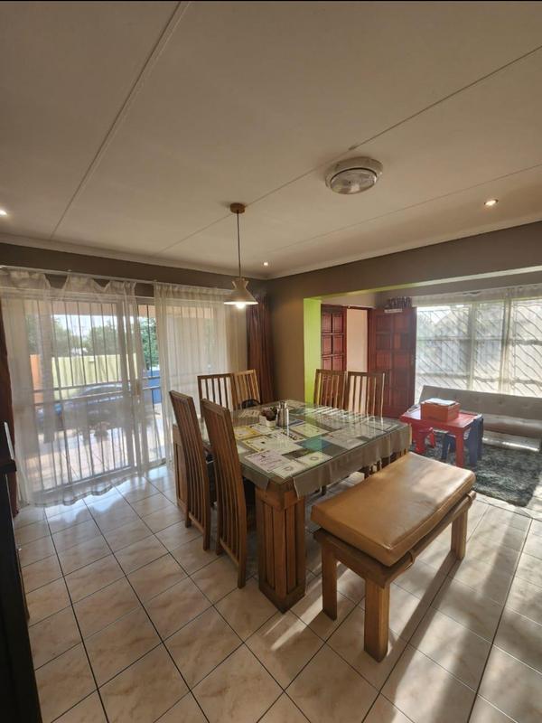 5 Bedroom Property for Sale in Erasmia Gauteng