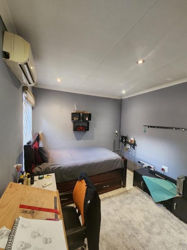 5 Bedroom Property for Sale in Erasmia Gauteng