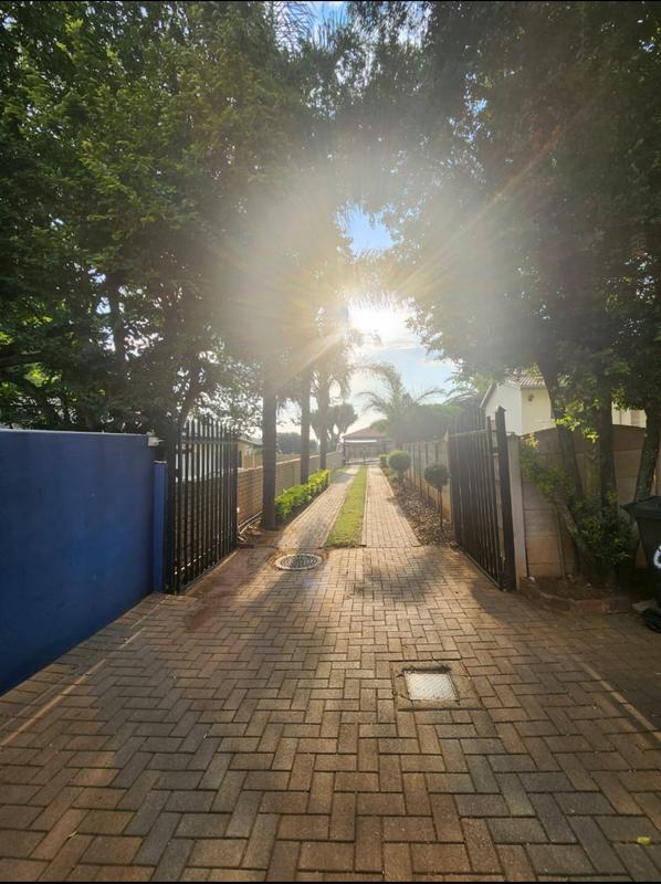 5 Bedroom Property for Sale in Erasmia Gauteng