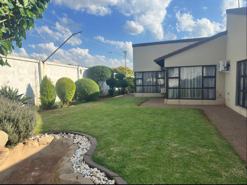 5 Bedroom Property for Sale in Claudius Gauteng