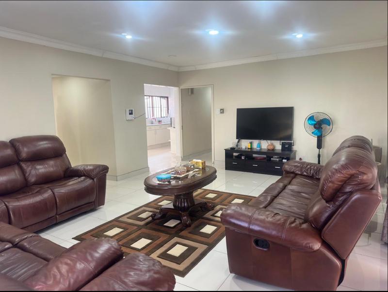 5 Bedroom Property for Sale in Claudius Gauteng