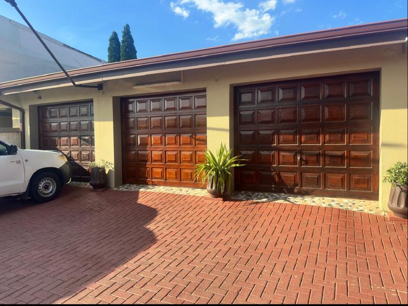 5 Bedroom Property for Sale in Claudius Gauteng
