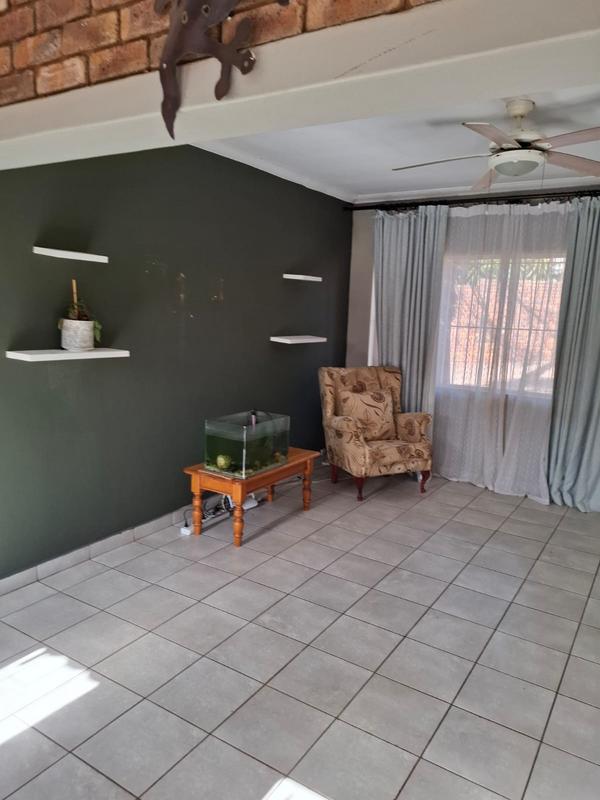 To Let 3 Bedroom Property for Rent in Elardus Park Gauteng