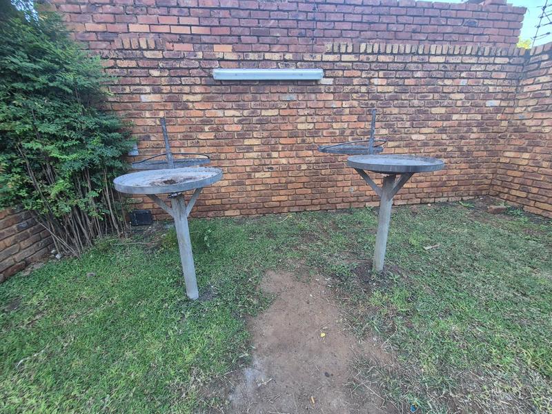 2 Bedroom Property for Sale in Pretoria North Gauteng