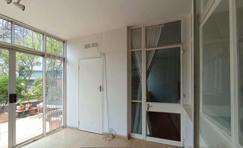 2 Bedroom Property for Sale in Benmore Gardens Gauteng
