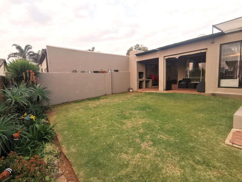 3 Bedroom Property for Sale in Roodekrans Gauteng
