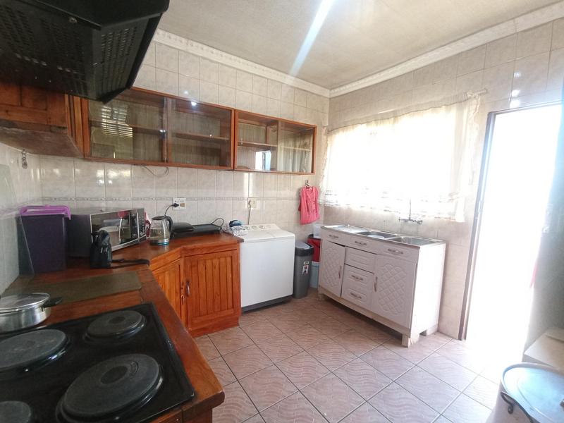 To Let 2 Bedroom Property for Rent in Phiri Gauteng