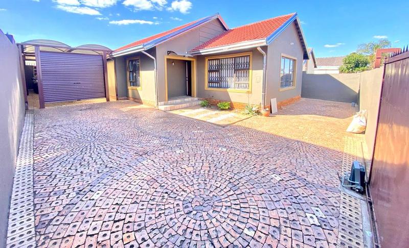 To Let 2 Bedroom Property for Rent in Protea North Gauteng