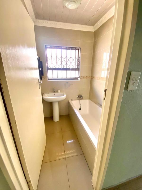 To Let 2 Bedroom Property for Rent in Protea North Gauteng