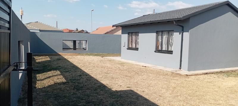 To Let 2 Bedroom Property for Rent in Dobsonville Gauteng