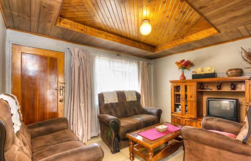 To Let 2 Bedroom Property for Rent in Phiri Gauteng
