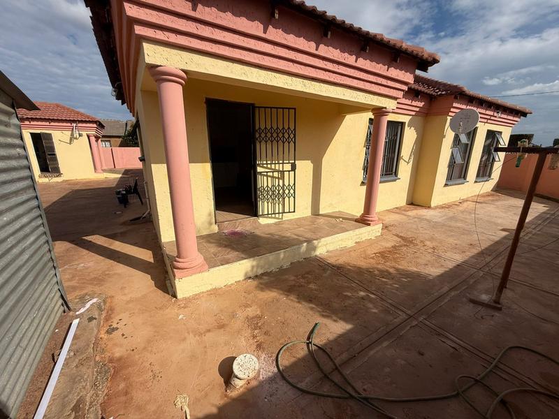 6 Bedroom Property for Sale in Soshanguve Gauteng