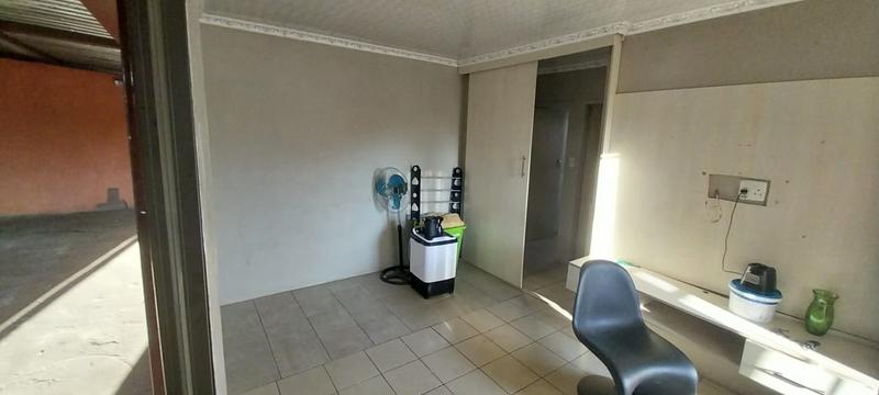 2 Bedroom Property for Sale in Clayville Gauteng
