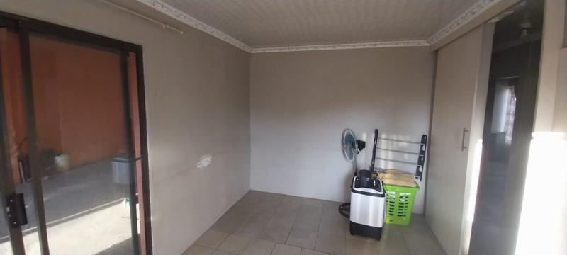 2 Bedroom Property for Sale in Clayville Gauteng