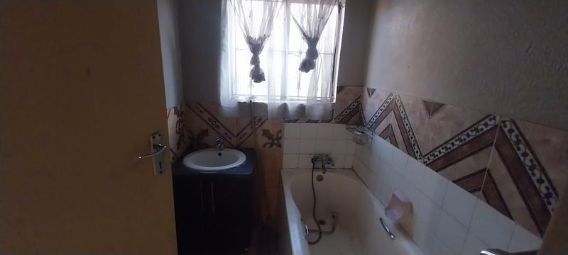 2 Bedroom Property for Sale in Clayville Gauteng