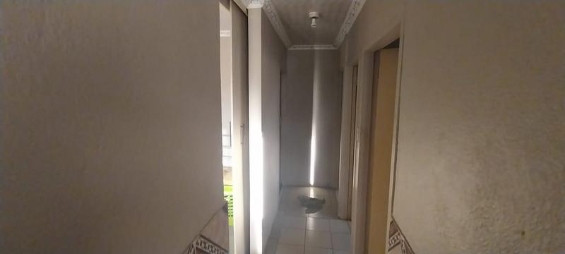 2 Bedroom Property for Sale in Clayville Gauteng