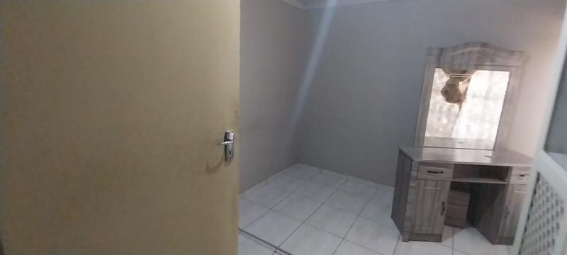2 Bedroom Property for Sale in Clayville Gauteng