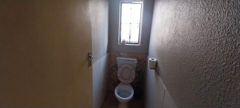 2 Bedroom Property for Sale in Clayville Gauteng