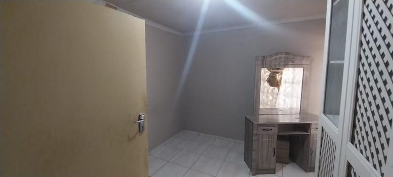 2 Bedroom Property for Sale in Clayville Gauteng