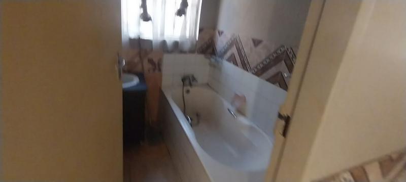 2 Bedroom Property for Sale in Clayville Gauteng