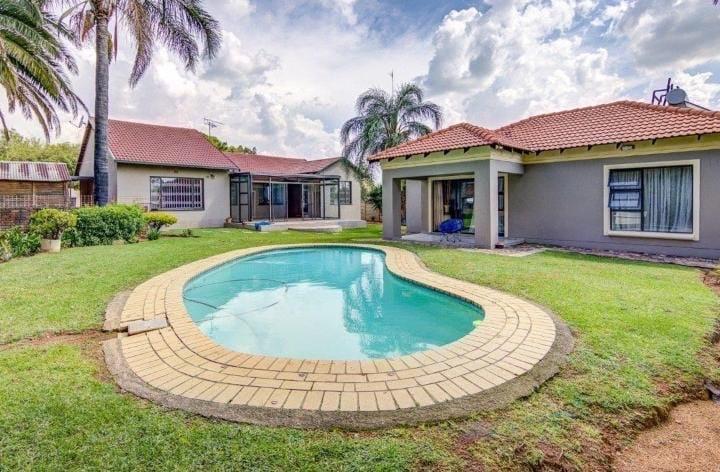 5 Bedroom Property for Sale in Norkem Park Gauteng