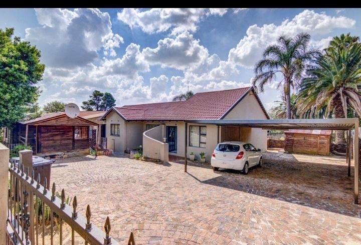 5 Bedroom Property for Sale in Norkem Park Gauteng