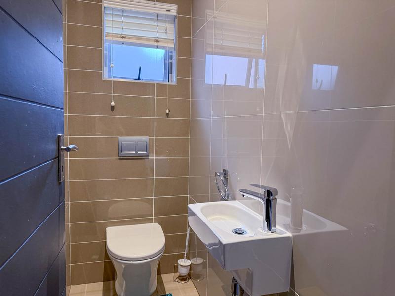 4 Bedroom Property for Sale in Midstream Ridge Gauteng
