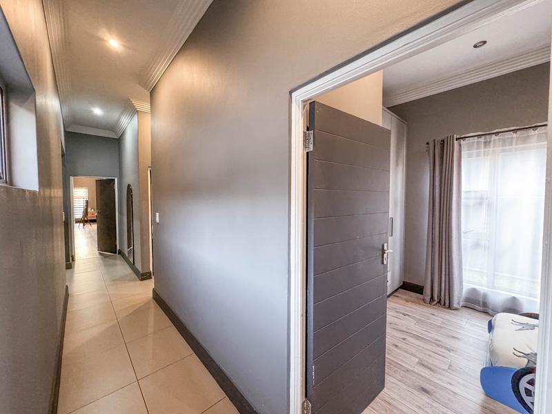 4 Bedroom Property for Sale in Midstream Ridge Gauteng