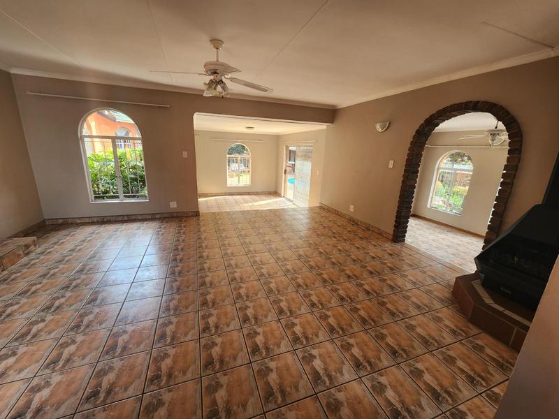 To Let 8 Bedroom Property for Rent in The Reeds Gauteng
