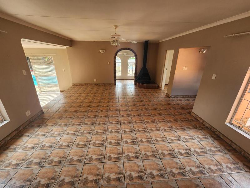To Let 8 Bedroom Property for Rent in The Reeds Gauteng