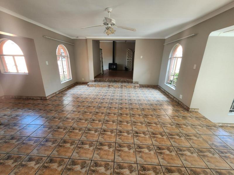 To Let 8 Bedroom Property for Rent in The Reeds Gauteng