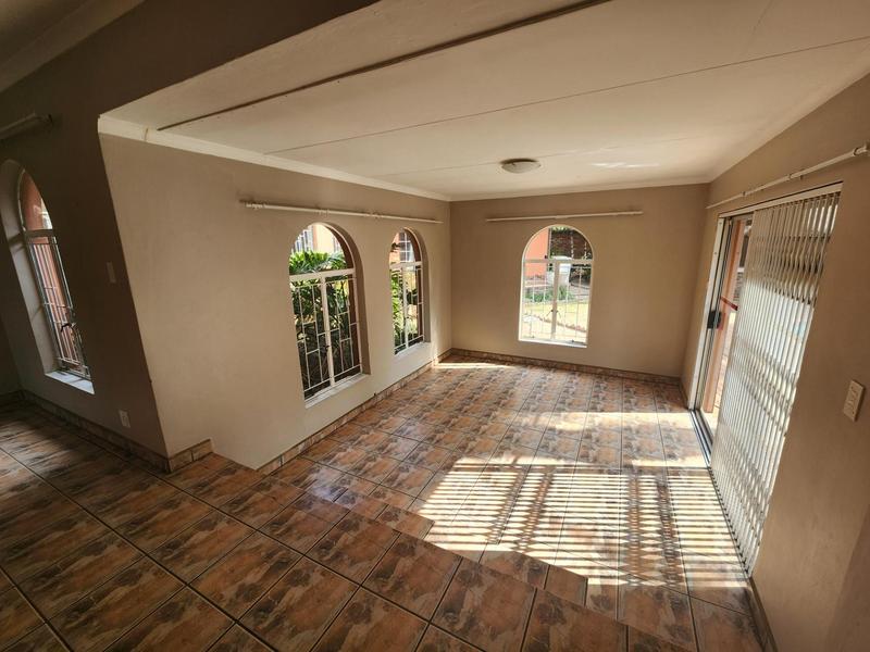 To Let 8 Bedroom Property for Rent in The Reeds Gauteng