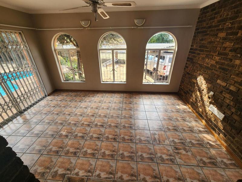 To Let 8 Bedroom Property for Rent in The Reeds Gauteng