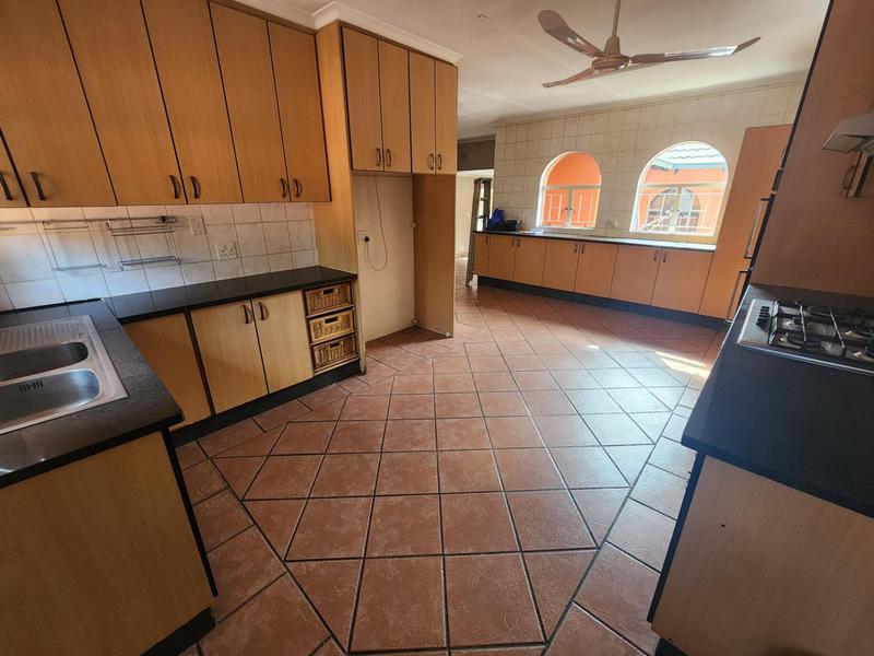 To Let 8 Bedroom Property for Rent in The Reeds Gauteng