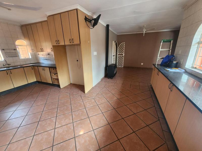 To Let 8 Bedroom Property for Rent in The Reeds Gauteng