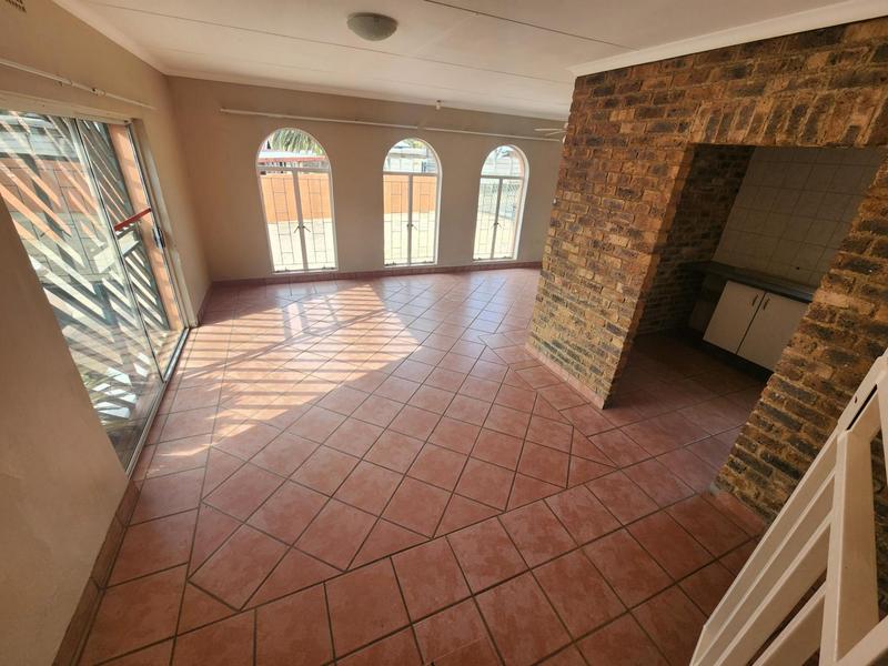 To Let 8 Bedroom Property for Rent in The Reeds Gauteng
