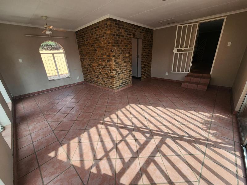 To Let 8 Bedroom Property for Rent in The Reeds Gauteng