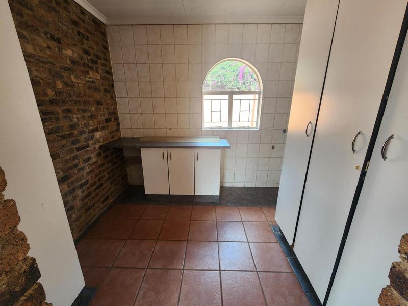To Let 8 Bedroom Property for Rent in The Reeds Gauteng